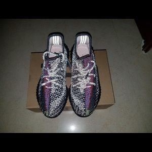 Black Yeezy Boost 350 V2 Yecheil